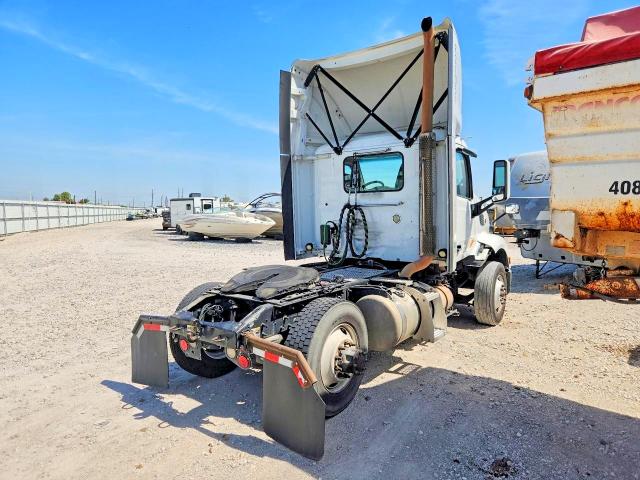 2018 Peterbilt 579 VIN 1XPBA48X1JD477432 COPART salvage auction — NORMAL WEAR, IN - CERTIFICATE OF TITLE, sold $12,000 on 2026-09-02 (photo 3)