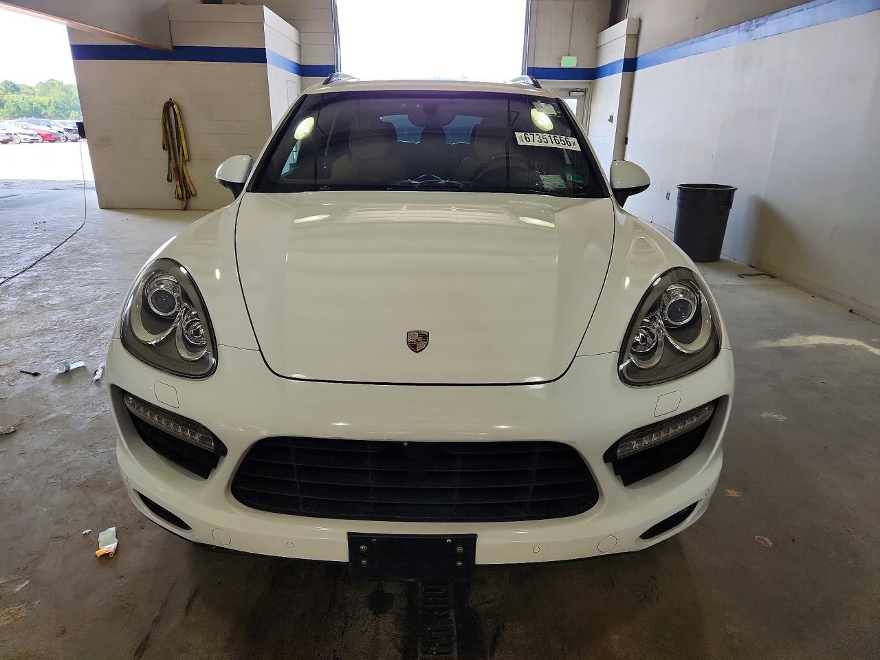 2014 Porsche Cayenne VIN WP1AC2A20ELA80928 COPART salvage auction — Minor Dent/Scratches, Ct - Clean Title, sold $8,500 on 2026-09-18 (photo 5)