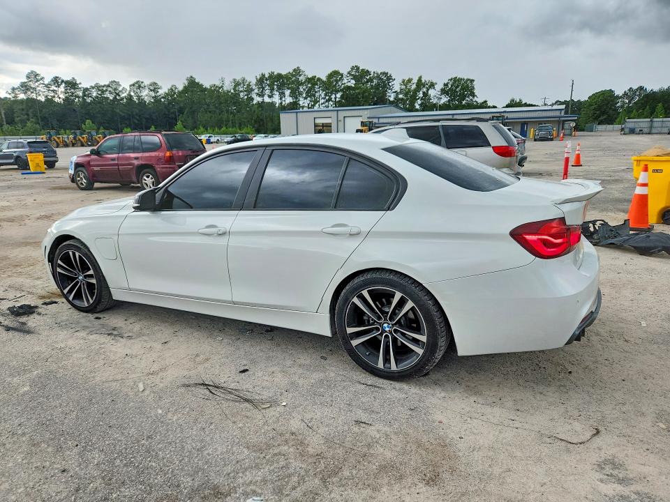 2018 BMW 3er VIN WBA8E1C59JA755934 COPART salvage auction — MINOR DENT/SCRATCHES, Sc - Cert Of Title-Salvage Rebuilt, sold $6,500 on 2026-08-20 (photo 2)