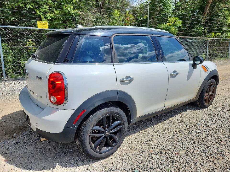 2016 Mini Cooper VIN WMWZB3C50GWR48025 COPART salvage auction — MINOR DENT/SCRATCHES, Oh - Certificate Of Title, sold $2,050 on 2026-09-09 (photo 3)