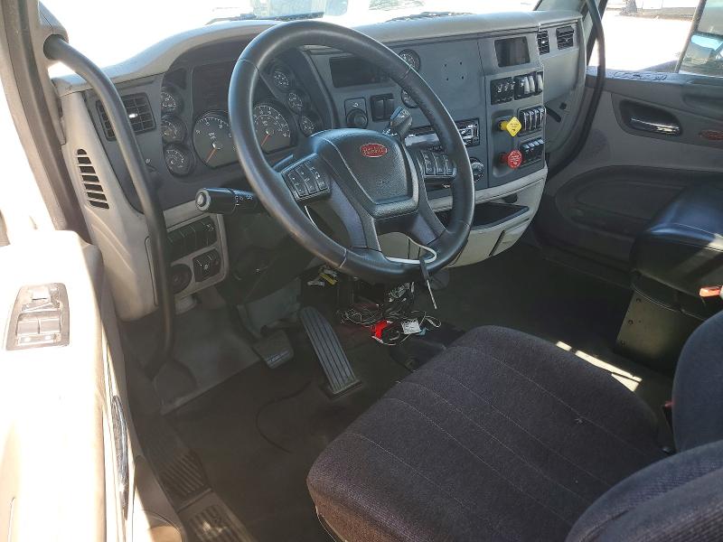 2020 Peterbilt 579 VIN 1XPBA48X9LD685710 COPART salvage auction — MINOR DENT/SCRATCHES, IN - CERTIFICATE OF TITLE, sold $5,400 on 2026-09-08 (photo 8)