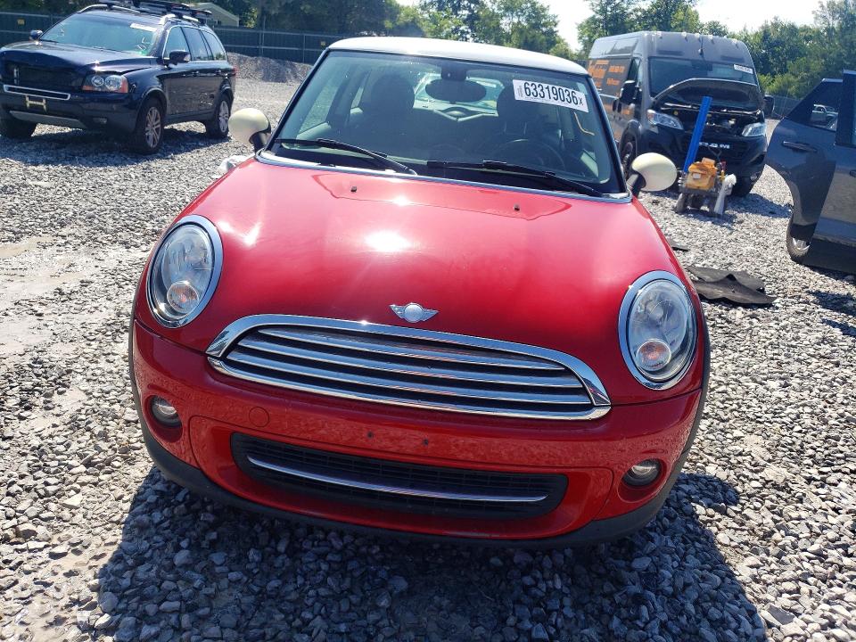 2013 Min Cooper VIN WMWSU3C5XDT375708 COPART salvage auction — MINOR DENT/SCRATCHES, TN - CERTIFICATE OF TITLE, sold $500 on 2026-08-11 (photo 5)