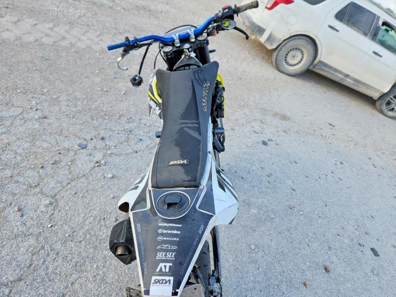 2018 Husqvarna 701 VIN VBKUSV400JM717445 COPART salvage auction — SIDE, Tx - Salvage Vehicle Title, sold $1,050 on 2026-09-17 (photo 6)