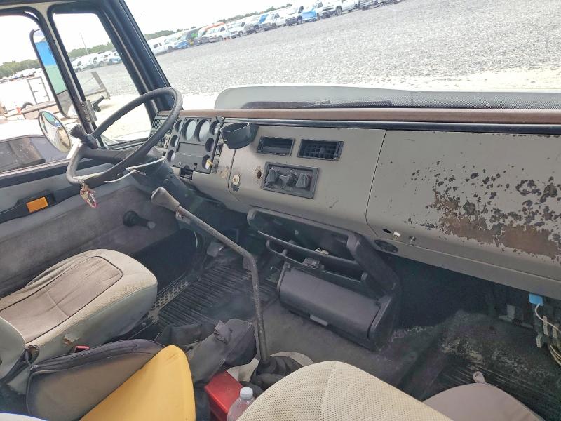 1998 Frht - freightliner VIN 1FV6HLAC3WH922077 COPART salvage auction — FRONT END, FL - CERTIFICATE OF DESTRUCTION, sold $6,900 on 2026-09-02 (photo 8)