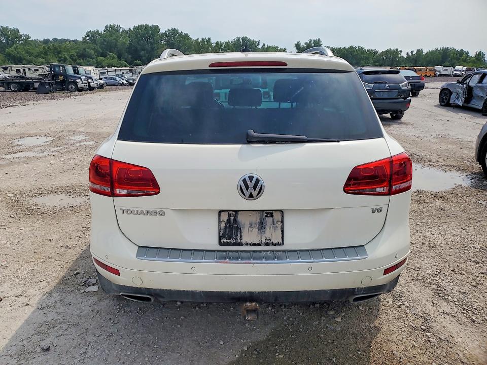 2012 Volkswagen Touareg VIN WVGFF9BP3CD003135 COPART salvage auction — FRONT END, Ks - Dealer Only Clean Title, sold $500 on 2026-08-13 (photo 6)