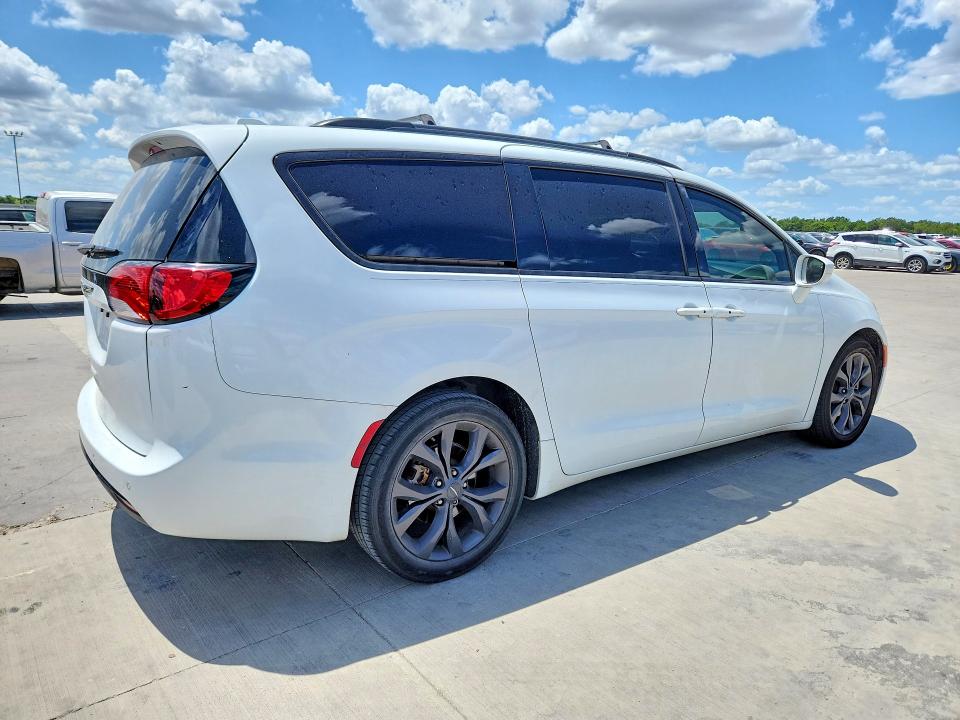 2018 Chrysler Pacifica VIN 2C4RC1BG4JR228069 COPART salvage auction — MINOR DENT/SCRATCHES, Tx - Certificate Of Title, sold $4,000 on 2026-09-05 (photo 3)