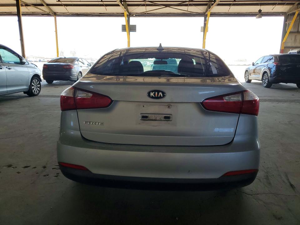 2015 Kia Forte VIN KNAFX4A60F5383107 COPART salvage auction — MINOR DENT/SCRATCHES, Az - Certificate Of Title, sold $175 on 2026-09-02 (photo 6)