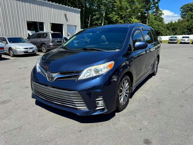 2018 Toyota Sienna VIN 5TDYZ3DC4JS950391 — COPART salvage auction photo