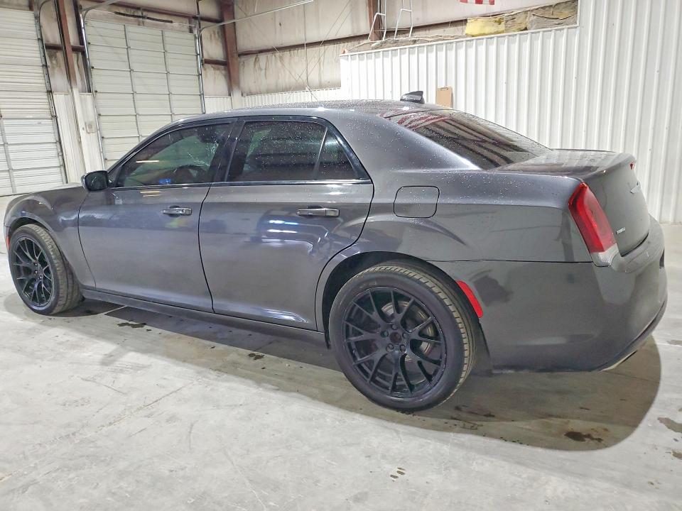 2019 Chrysler 300 VIN 2C3CCAGG7KH698462 COPART salvage auction — MINOR DENT/SCRATCHES, OK - CERTIFICATE OF TITLE (P), sold $9,000 on 2026-08-13 (photo 2)