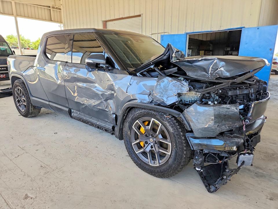 2022 Rivian R1s VIN 7FCTGAAA2NN013794 COPART salvage auction — FRONT END, Salvage Title, sold $12,600 on 2026-10-14 (photo 4)