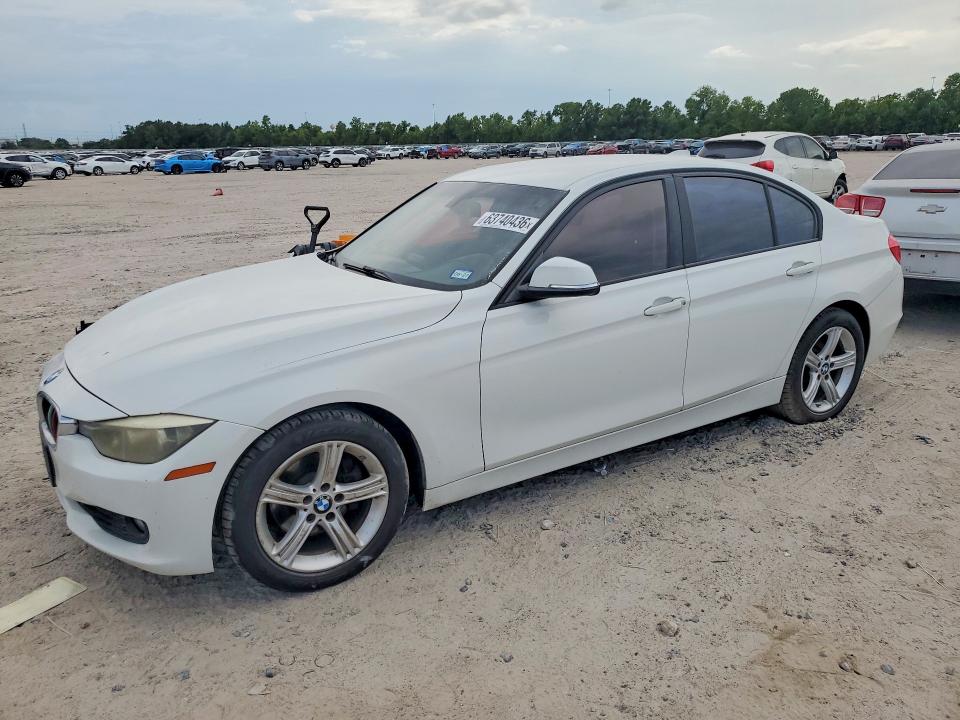 2013 BMW 3er VIN WBA3A5G59DNP23716 COPART salvage auction — WATER/FLOOD, Tx - Salvage Title-Flood Damage, sold $700 on 2026-08-21 (photo 1)