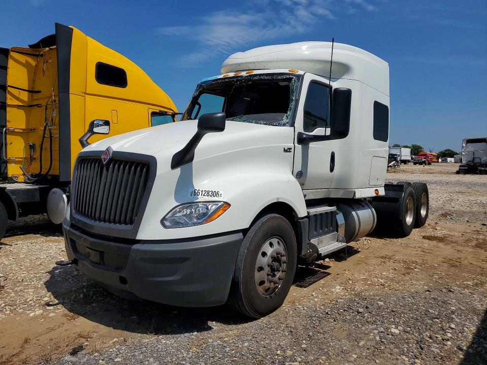 2024 International VIN 3HSDZTZR0RN877187 — COPART salvage auction photo