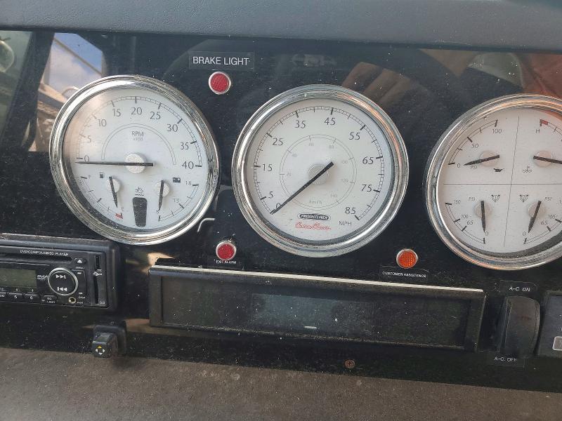 2017 Freightliner Cascaia125 VIN 4UZACSCY3HCHZ5384 COPART salvage auction — MINOR DENT/SCRATCHES, WV - CERTIFICATE OF TITLE, sold $8,900 on 2026-09-17 (photo 8)