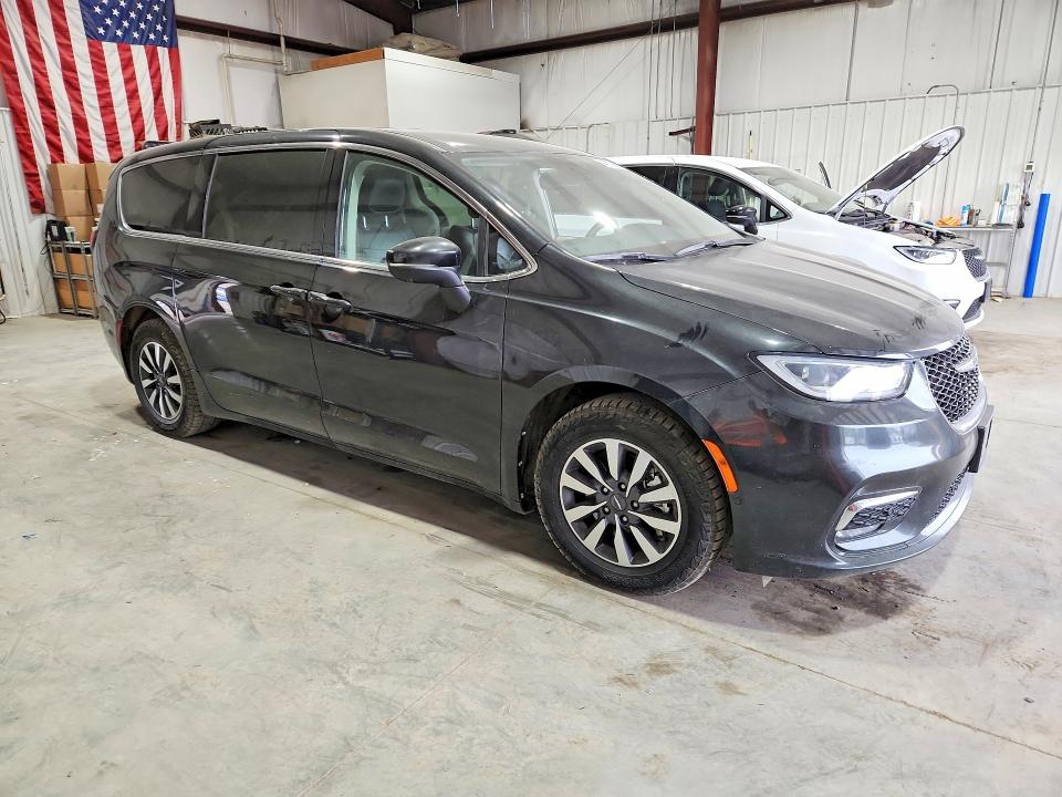 2023 Chrysler Pacifica VIN 2C4RC1L75PR572694 COPART salvage auction — MINOR DENT/SCRATCHES, Va - Certificate Of Title, sold $10,900 on 2026-10-12 (photo 4)