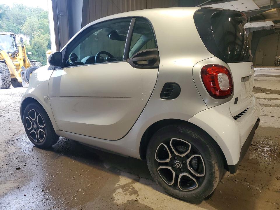 2018 Smart Fortwo VIN WMEFJ9BA5JK283701 COPART salvage auction — MECHANICAL, PA - CERT OF TITLE, sold $2,800 on 2026-08-19 (photo 2)