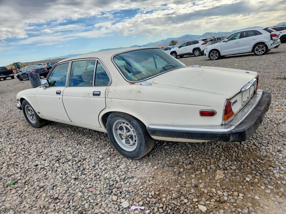 1986 Jaguar Xj series VIN SAJAV1343GC436880 COPART salvage auction — MINOR DENT/SCRATCHES, UT - CERTIFICATE OF TITLE, sold $200 on 2026-09-04 (photo 2)