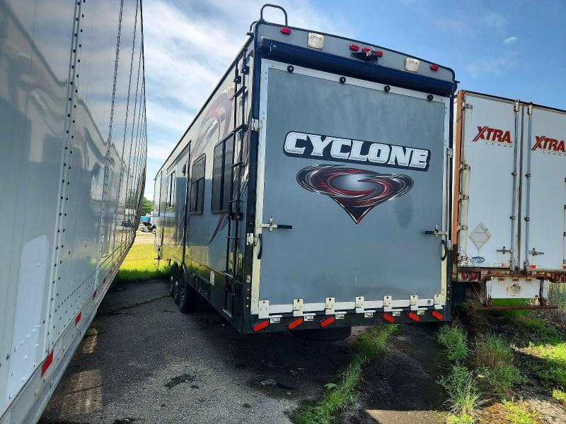 2015 Heartland rvs Cyclone fifth wheel VIN 5SFCG4333FE291690 COPART salvage auction — WATER/FLOOD, MI - CERT OF TITLE-FLOOD VEHICLE, sold $9,300 on 2026-09-01 (photo 3)