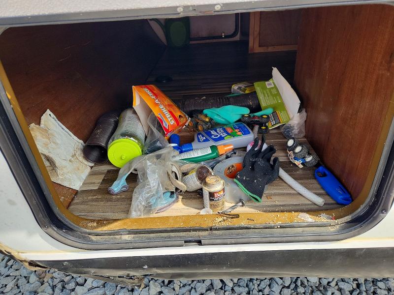 2017 Jayco Jay flight VIN 1UJBJ0BRXH1T70105 COPART salvage auction — SIDE, KY - CERT OF TITLE-SALVAGE, sold $2,050 on 2026-10-08 (photo 8)