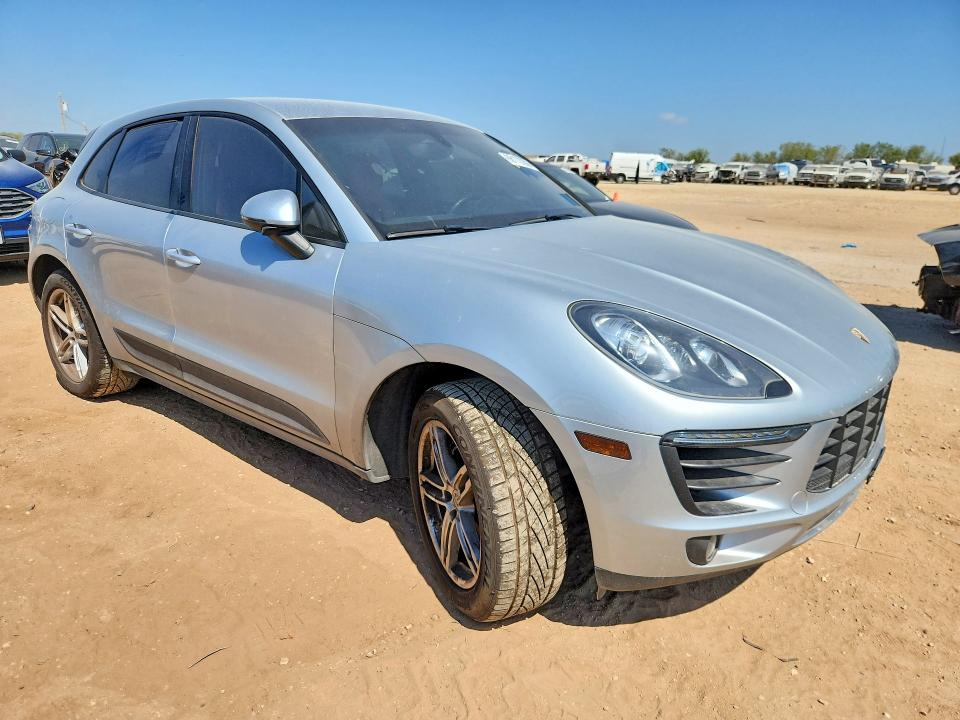 2015 Porsche Macan VIN WP1AB2A56FLB41519 COPART salvage auction — MINOR DENT/SCRATCHES, TX - CERTIFICATE OF TITLE, sold $5,400 on 2026-10-08 (photo 4)