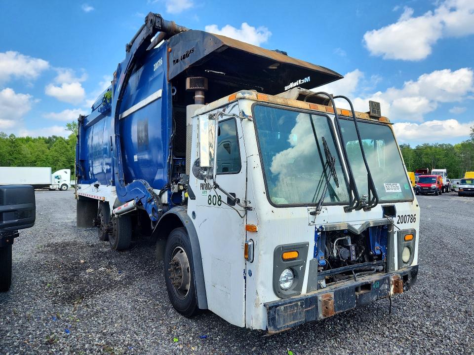 2014 Mack All other VIN 1M2AU14CXEM002014 COPART salvage auction — STRIPPED, CD, sold $925 on 2026-09-17 (photo 4)