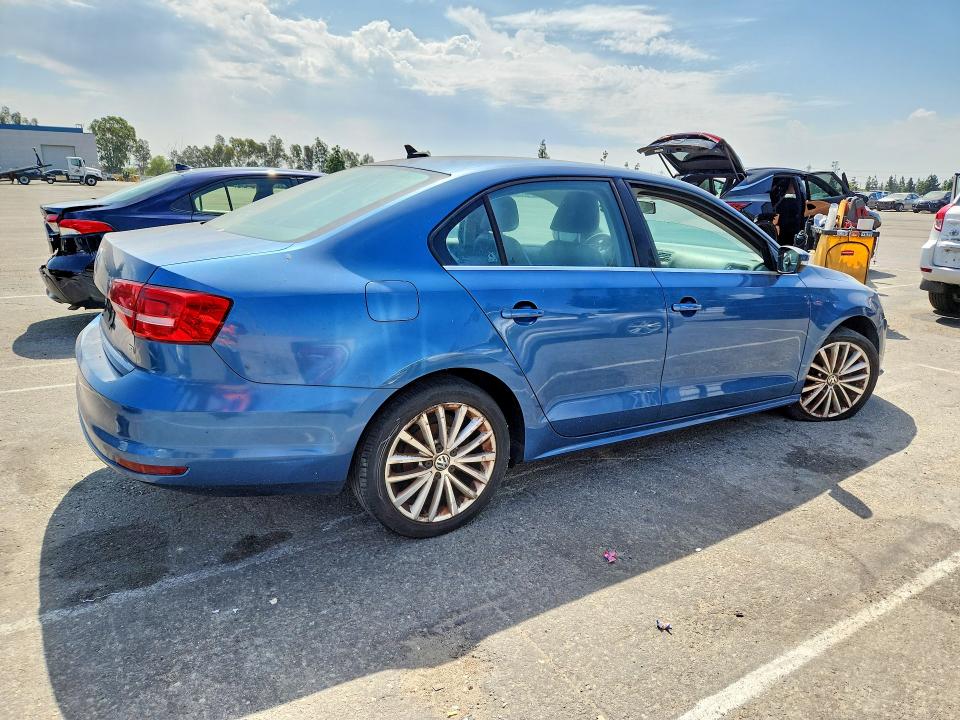 2015 Volkswagen Jetta VIN 3VWD17AJ6FM214010 COPART salvage auction — NORMAL WEAR, CA - DIS/DLR/EXP ONLY CLEAN TITLE, sold $1,155 on 2026-08-13 (photo 3)