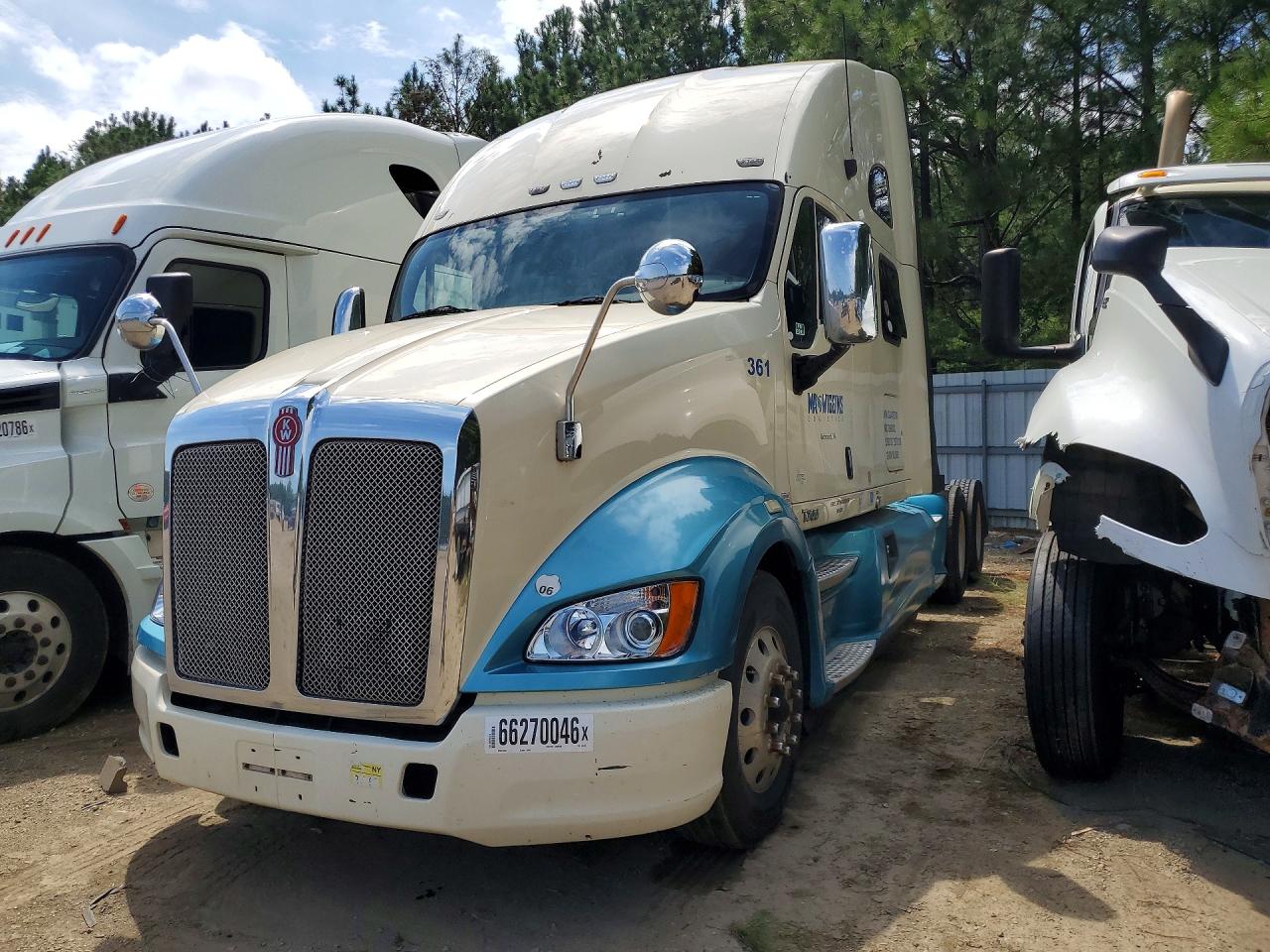 2016 Kenworth T700 VIN 1XKFD49X6GJ478700 — COPART salvage auction photo