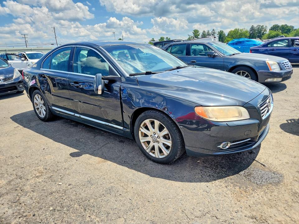 2011 Volvo S80 VIN YV1940AS0B1147258 COPART salvage auction — SIDE, PA - CERTIFICATE OF SALVAGE, sold $400 on 2026-08-18 (photo 4)