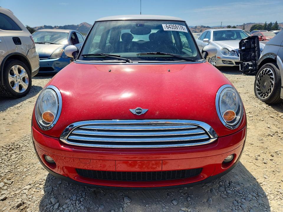 2009 Mini Cooper VIN WMWMF335X9TW78420 COPART salvage auction — MINOR DENT/SCRATCHES, CA - DIS/DLR/EXP ONLY CLEAN TITLE, sold $1,000 on 2026-08-11 (photo 5)
