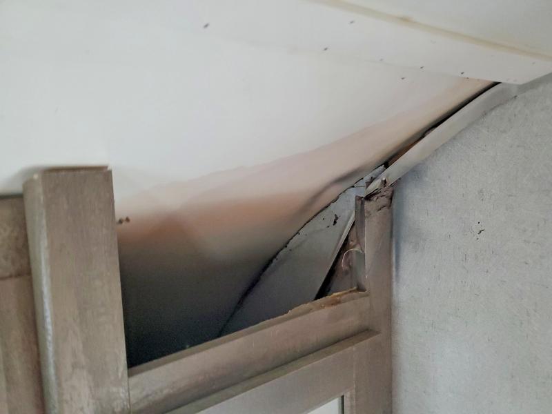 2021 Forest river Xlr VIN 5ZT2XLSB4MZ792948 COPART salvage auction — ROOF, SC - CERT OF TITLE-SALVAGE WATER, sold $5,100 on 2026-08-27 (photo 8)