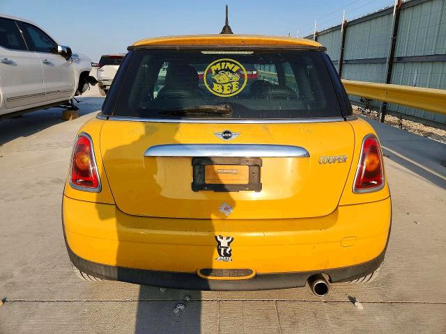 2009 Mini Cooper VIN WMWMF33509TU70997 COPART salvage auction — NORMAL WEAR, Tx - Certificate Of Title, sold $475 on 2026-08-11 (photo 8)