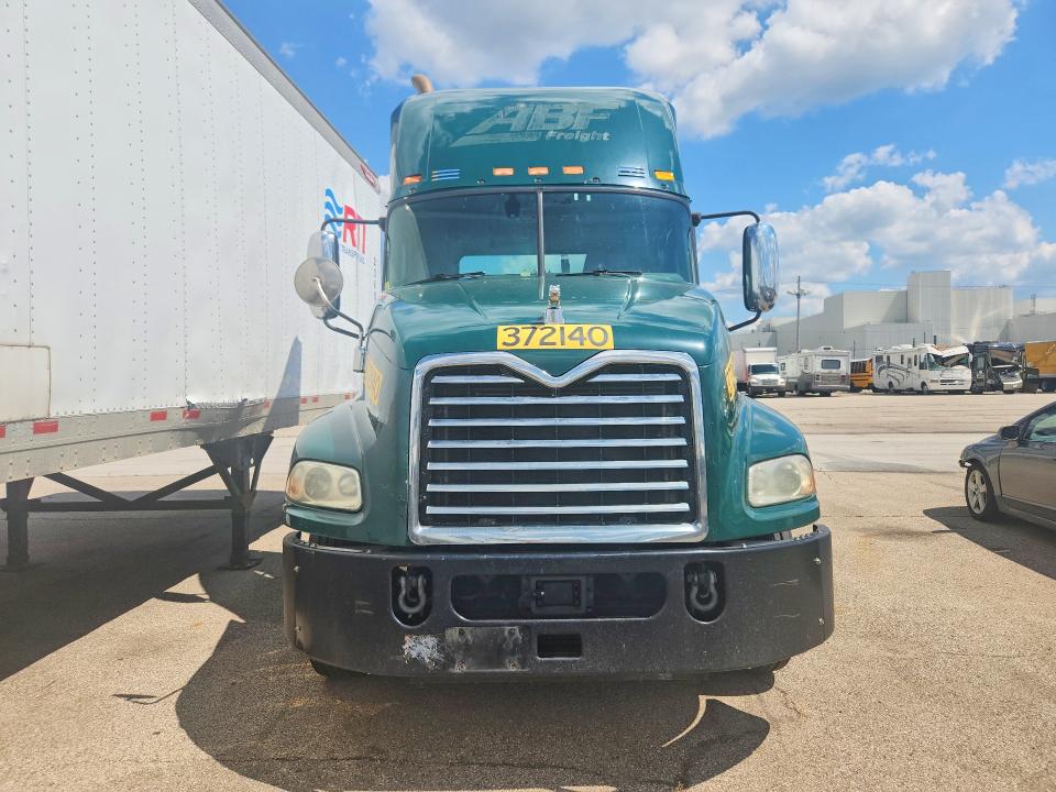 2018 Mack Cxu612 VIN 1M1AW01X9JM010471 COPART salvage auction — MECHANICAL, OK - CERTIFICATE OF TITLE (P), sold $4,650 on 2026-09-18 (photo 5)