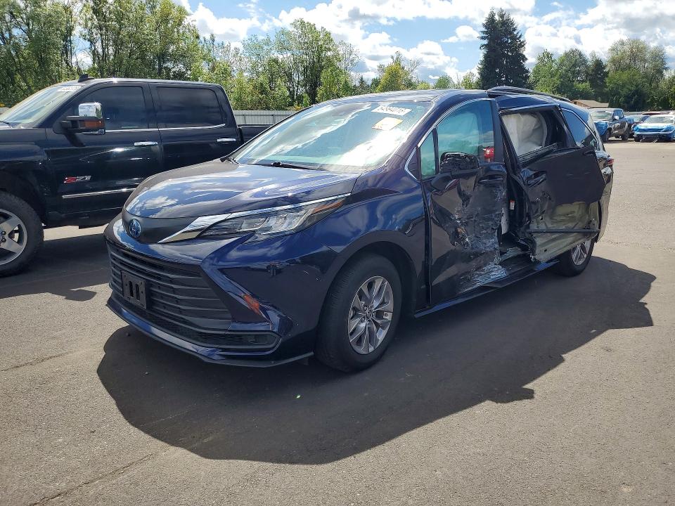 2022 Toyota Sienna VIN 5TDKSKFC9NS067684 — COPART salvage auction photo