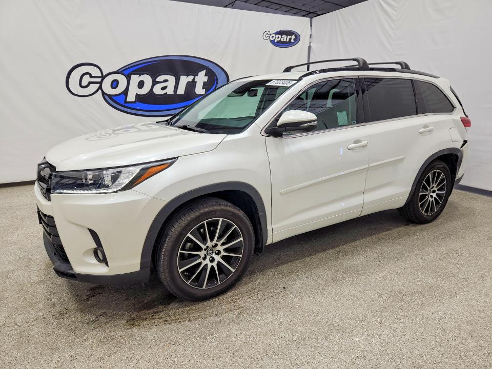 2017 Toyota Highlander VIN 5TDJZRFH1HS467349 — COPART salvage auction photo