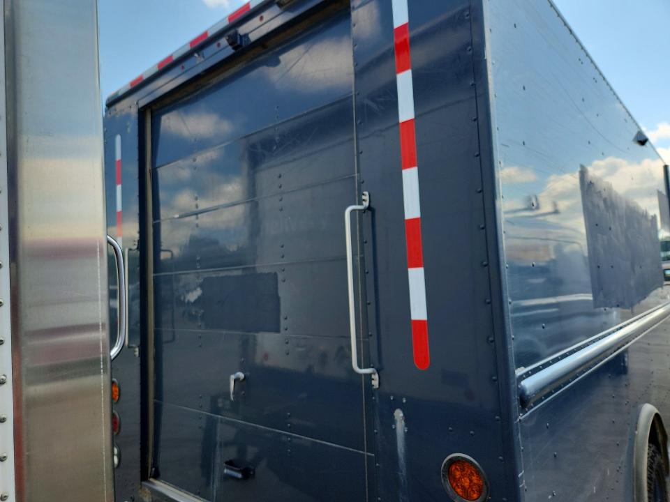 2019 Ford E-450 VIN 1FC3E4K69KDC48489 COPART salvage auction — NORMAL WEAR, IL - CERTIFICATE OF TITLE, sold $13,000 on 2026-08-29 (photo 6)