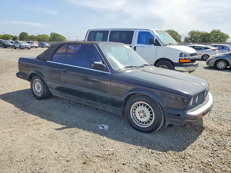 1989 BMW 3er VIN WBABB2309KEC18471 COPART salvage auction — SIDE, CA - DIS/DLR/EXP ONLY CLEAN TITLE (P), sold $1,600 on 2026-08-21 (photo 4)