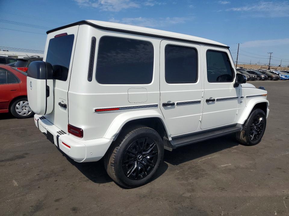 2025 Mercedes-benz G-klasse VIN W1NWM0AB0SX031377 COPART salvage auction — MINOR DENT/SCRATCHES, Ca - Dis/Dlr/Exp Only Clean Title, sold $86,000 on 2026-08-10 (photo 3)