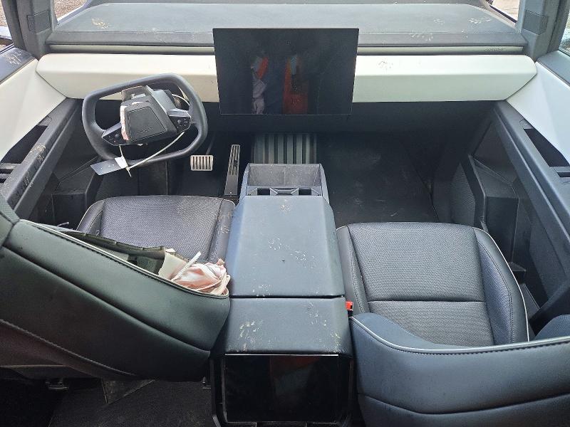 2025 Tesla Cybertruck VIN 7G2CEHEE8SA065579 COPART salvage auction — ALL OVER, ON - PERMIT SALVAGE, sold $27,000 on 2026-09-08 (photo 8)