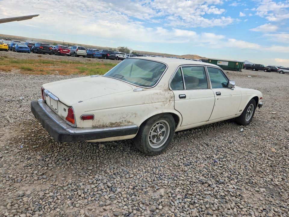 1986 Jaguar Xj series VIN SAJAV1343GC436880 COPART salvage auction — MINOR DENT/SCRATCHES, UT - CERTIFICATE OF TITLE, sold $200 on 2026-09-04 (photo 3)