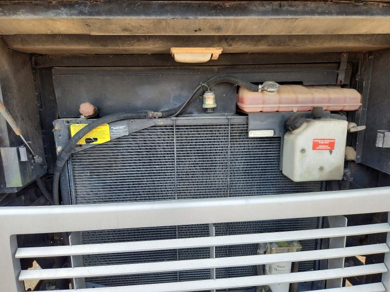 2000 Freightliner VIN 4UZ6XJCA1YCH14311 COPART salvage auction — VANDALISM, AL - CERT OF TITLE-FLOOD SALVAGE, sold $1,050 on 2026-09-02 (photo 7)