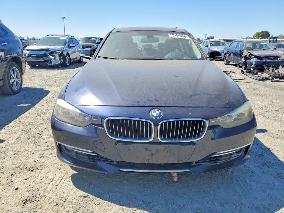 2012 BMW 3er VIN WBA3A5C54CF257031 COPART salvage auction — MINOR DENT/SCRATCHES, Ca - Dis/Dlr/Exp Only Clean Title, sold $1,600 on 2026-08-06 (photo 5)