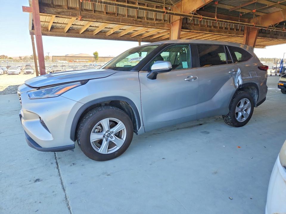 2024 Toyota Highlander VIN 5TDKDRAH2RS537436 — COPART salvage auction photo
