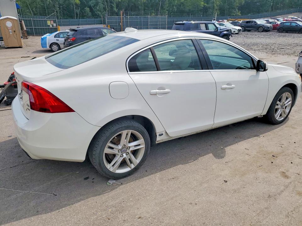 2015 Volvo S60 VIN YV1612TB3F2300882 COPART salvage auction — SIDE, CT - CERT OF TITLE-REBUILT SALVAGE, sold $425 on 2026-08-12 (photo 3)
