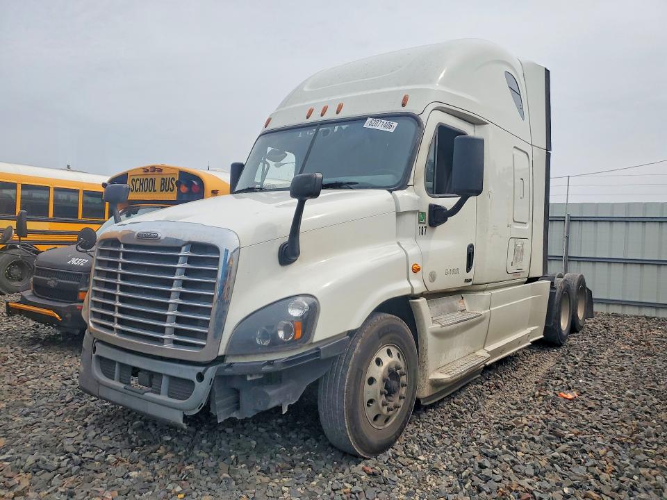 2018 Freightliner All other VIN 1FUJGLDR4JLJL3685 — COPART salvage auction photo