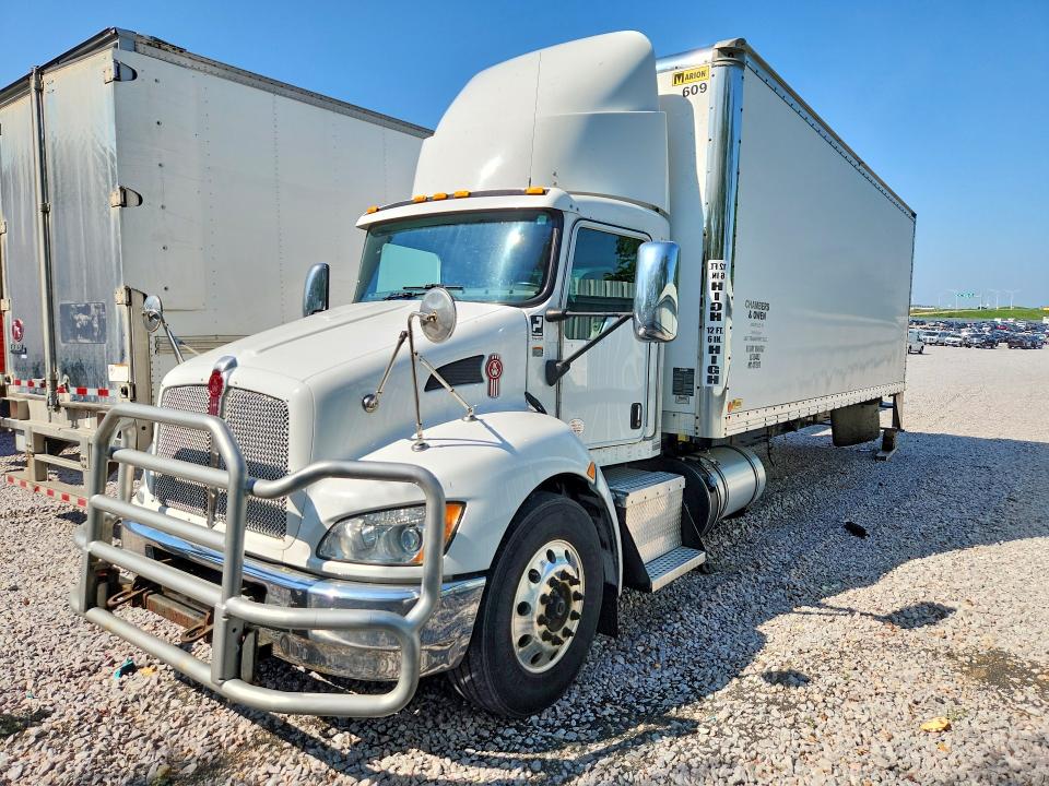 2021 Kenworth Construction VIN 2NKHHM6X8MM418370 COPART salvage auction — REAR END, WI - CERT OF TITLE-SALVAGE VEHICLE, sold $3,550 on 2026-09-02 (photo 1)