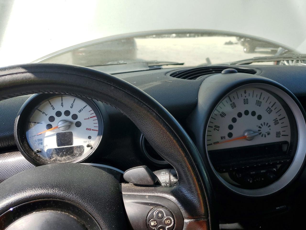 2011 Mini Cooper VIN WMWSV3C58BTY15306 COPART salvage auction — Side, Dv - Clean Title, sold $100 on 2026-08-20 (photo 9)