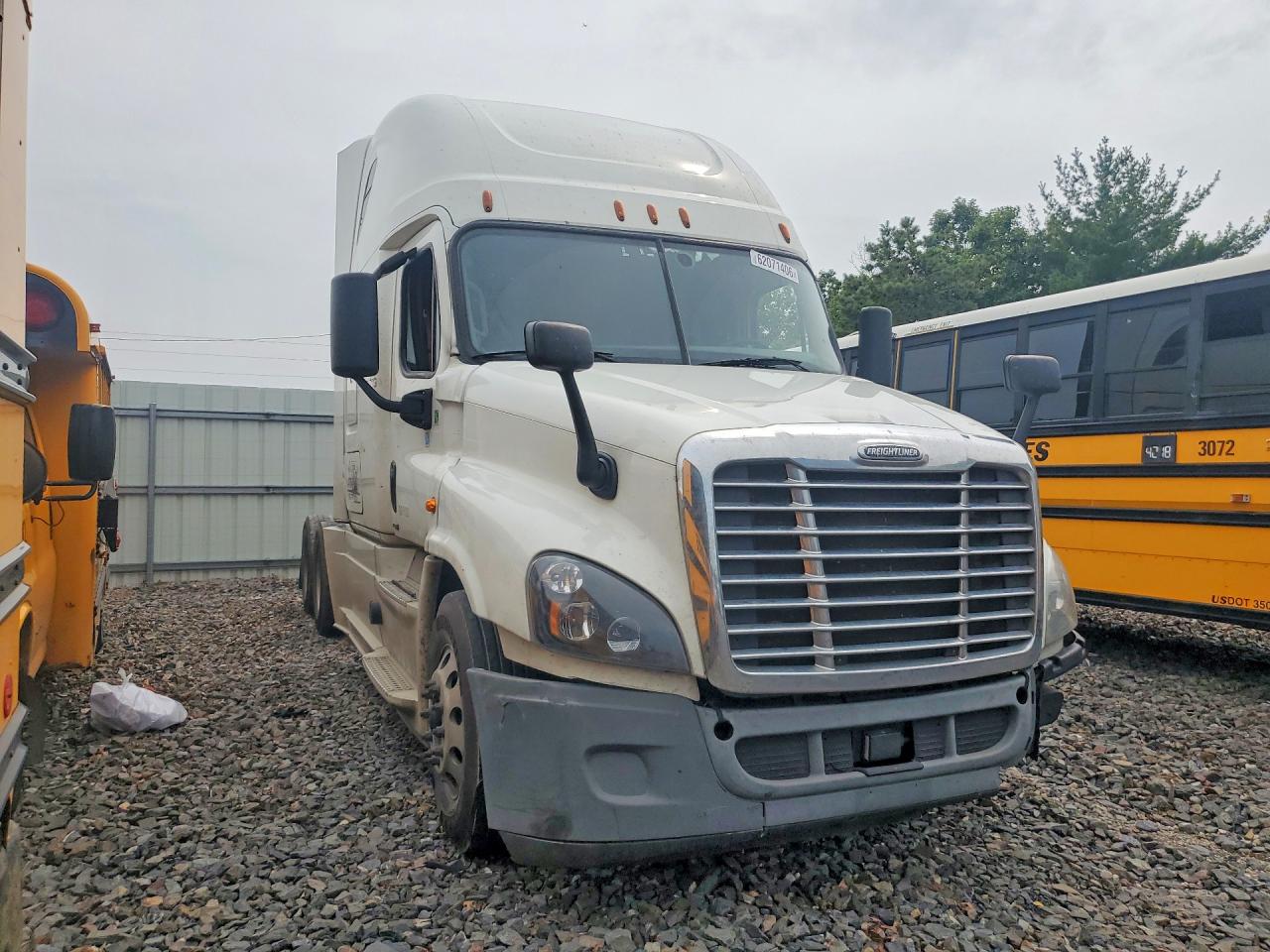 2018 Freightliner Cascadia 125 VIN 1FUJGLDR4JLJL3685 COPART salvage auction — Front End, NJ - CERTIFICATE OF TITLE, sold $9,100 on 2026-08-28 (photo 4)