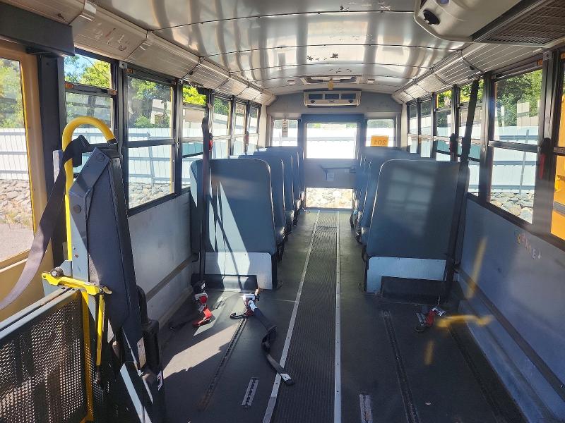 2011 Thomas Saf-t-liner c2 VIN 4UZABRDT6BCAU4866 COPART salvage auction — NORMAL WEAR, RI - CERTIFICATE OF TITLE, sold $100 on 2026-09-03 (photo 6)