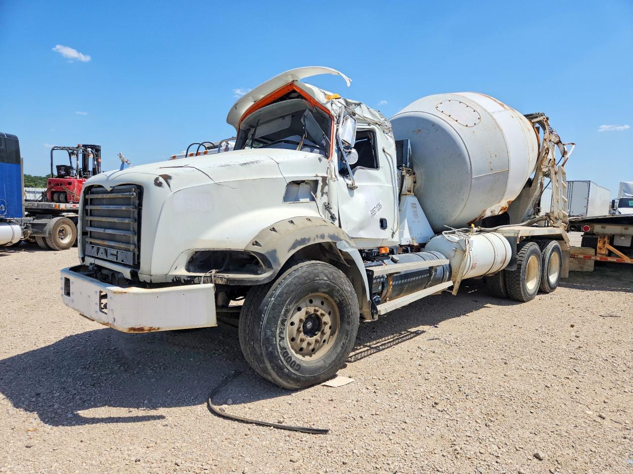 2009 Mack Gu800 VIN 1M2AX13C29M007299 COPART salvage auction — Rollover, TX - NONREPAIRABLE TITLE, sold $3,500 on 2026-09-11 (photo 1)