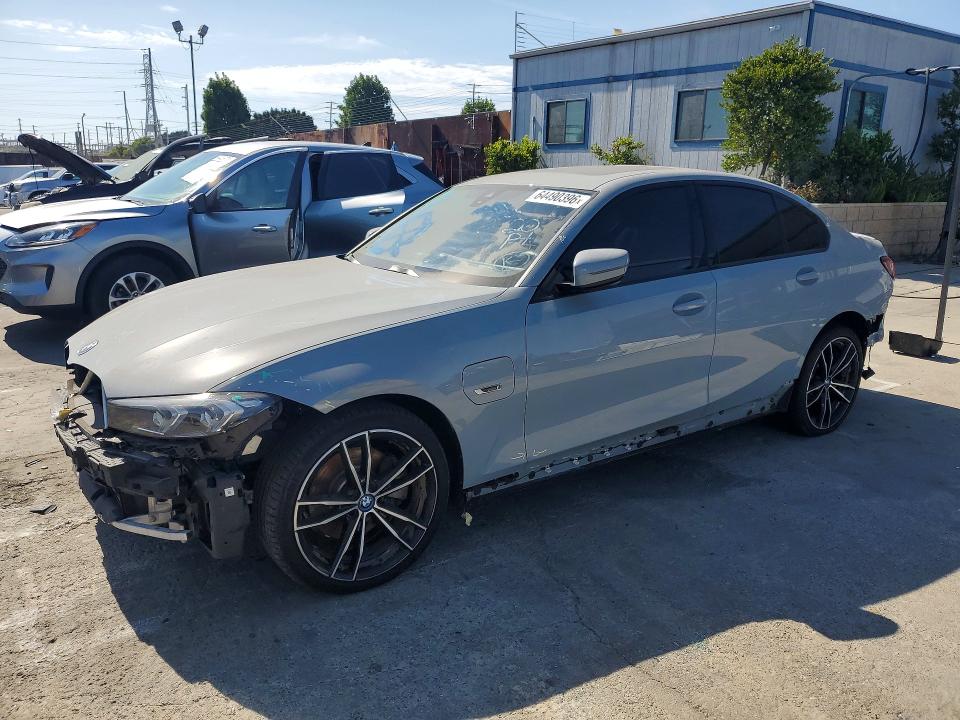 2023 BMW 3er VIN 3MW39FF06P8C84003 COPART salvage auction — FRONT END, Salvage Title, sold $17,300 on 2026-08-19 (photo 1)