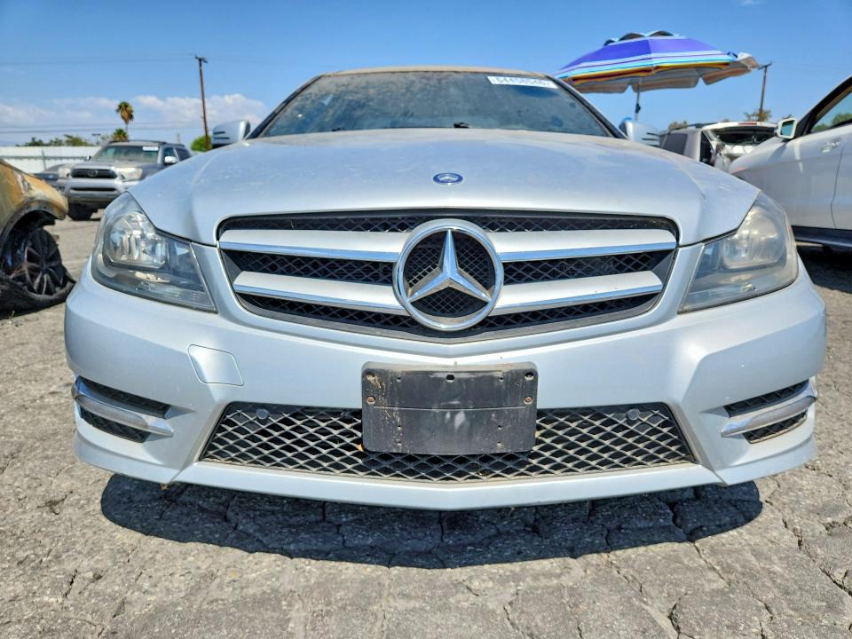 2012 Mercedes-benz C-klasse VIN WDDGJ4HB6CF887166 COPART salvage auction — MINOR DENT/SCRATCHES, Ca - Dis/Dlr/Exp Only Clean Title, sold $400 on 2026-08-13 (photo 5)